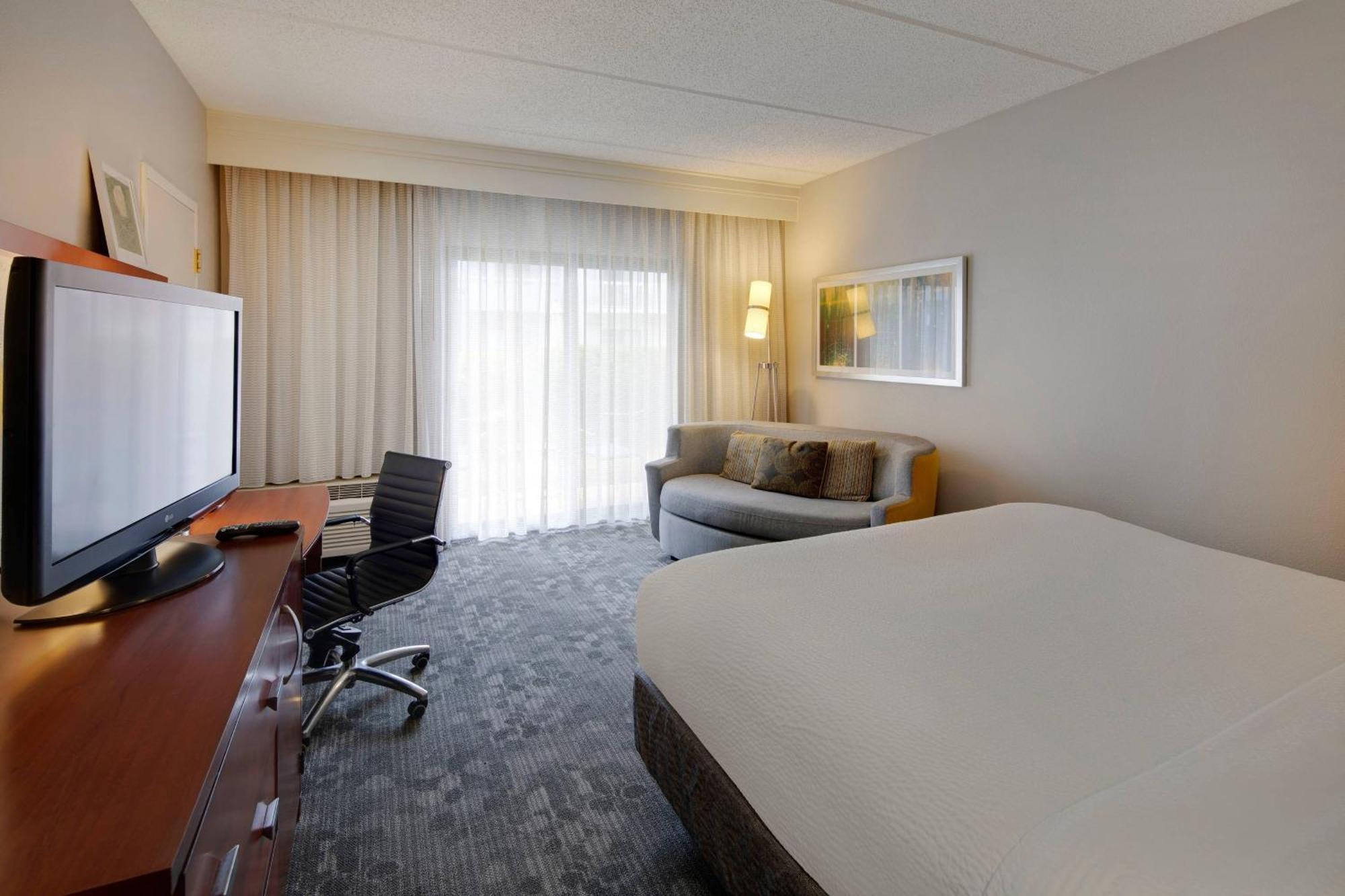 Courtyard By Marriott Atlanta Windy Hill/Ballpark Смирна Экстерьер фото