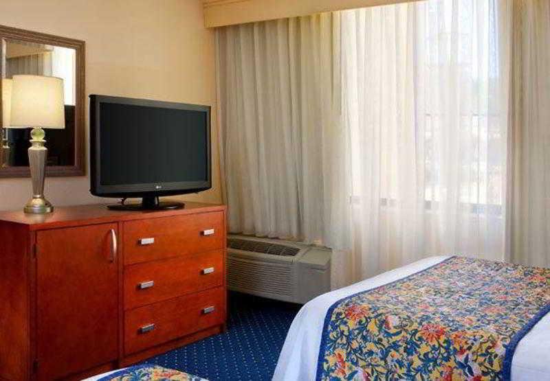 Courtyard By Marriott Atlanta Windy Hill/Ballpark Смирна Номер фото